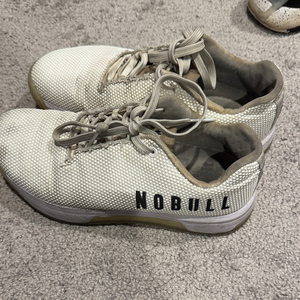 NOBULL Textured White and Gray Sneakers